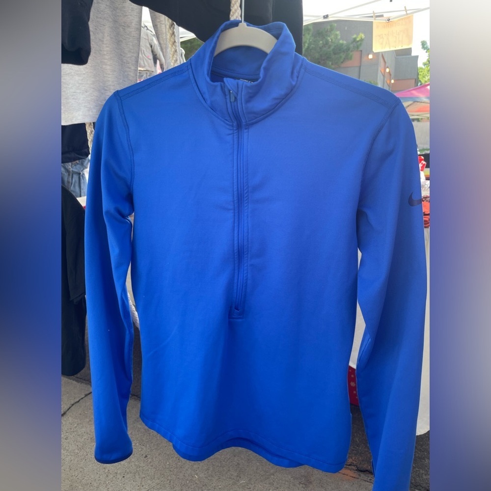 Nike Dri-Fit Women’s Long-sleeved Active Athleisure Layer Top Blue W Thumb Holes